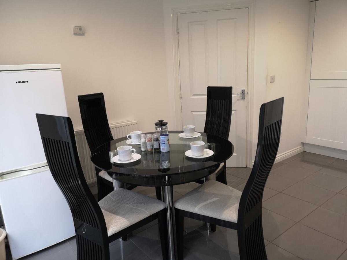 Ferienwohnung Nightingale Gardens - 4 Bed Detached House - Manchester Exterior foto