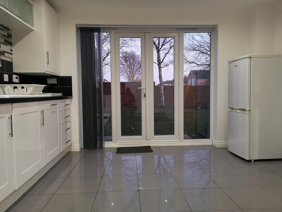 Ferienwohnung Nightingale Gardens - 4 Bed Detached House - Manchester Exterior foto